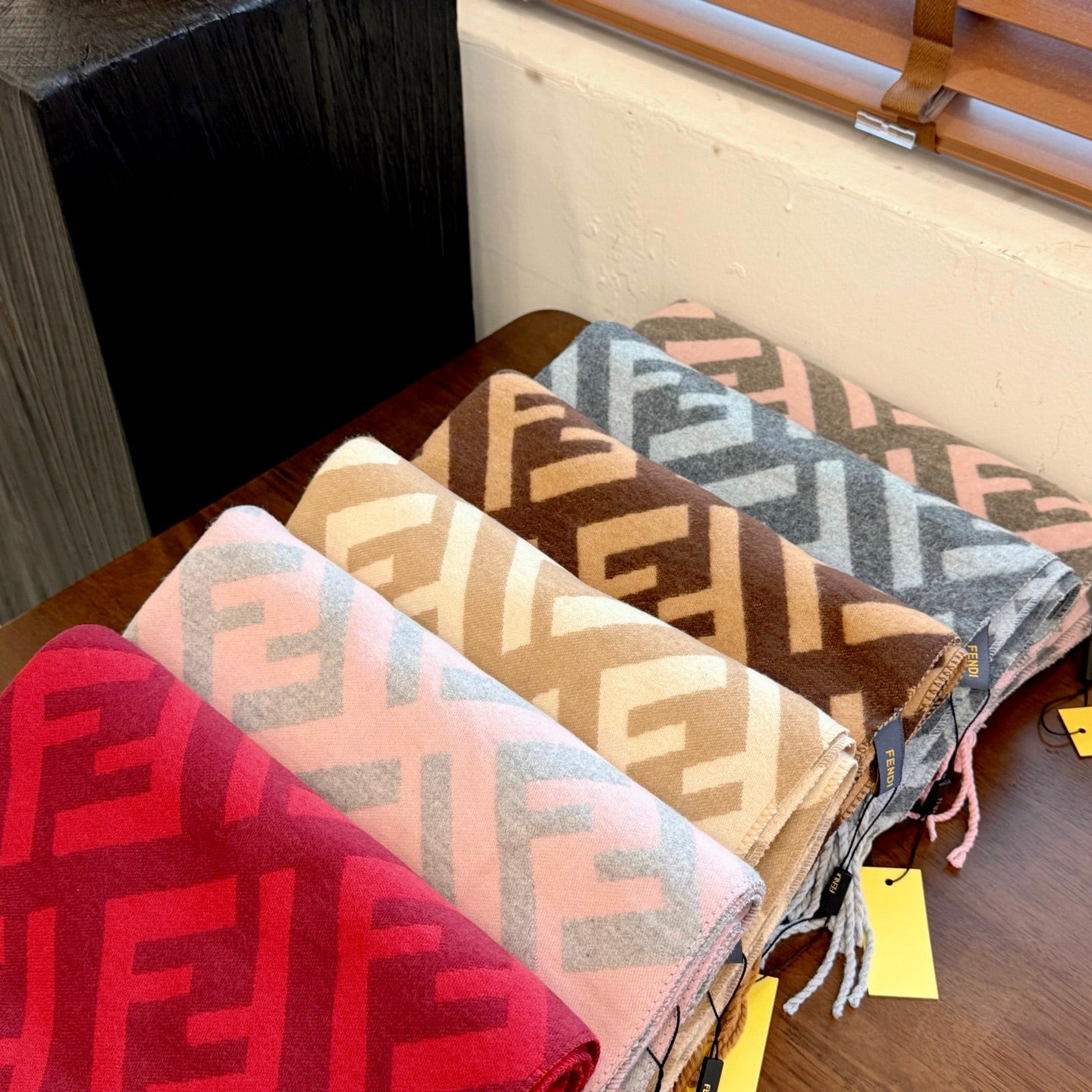 175RF1WDE Stylish Winter Scarves