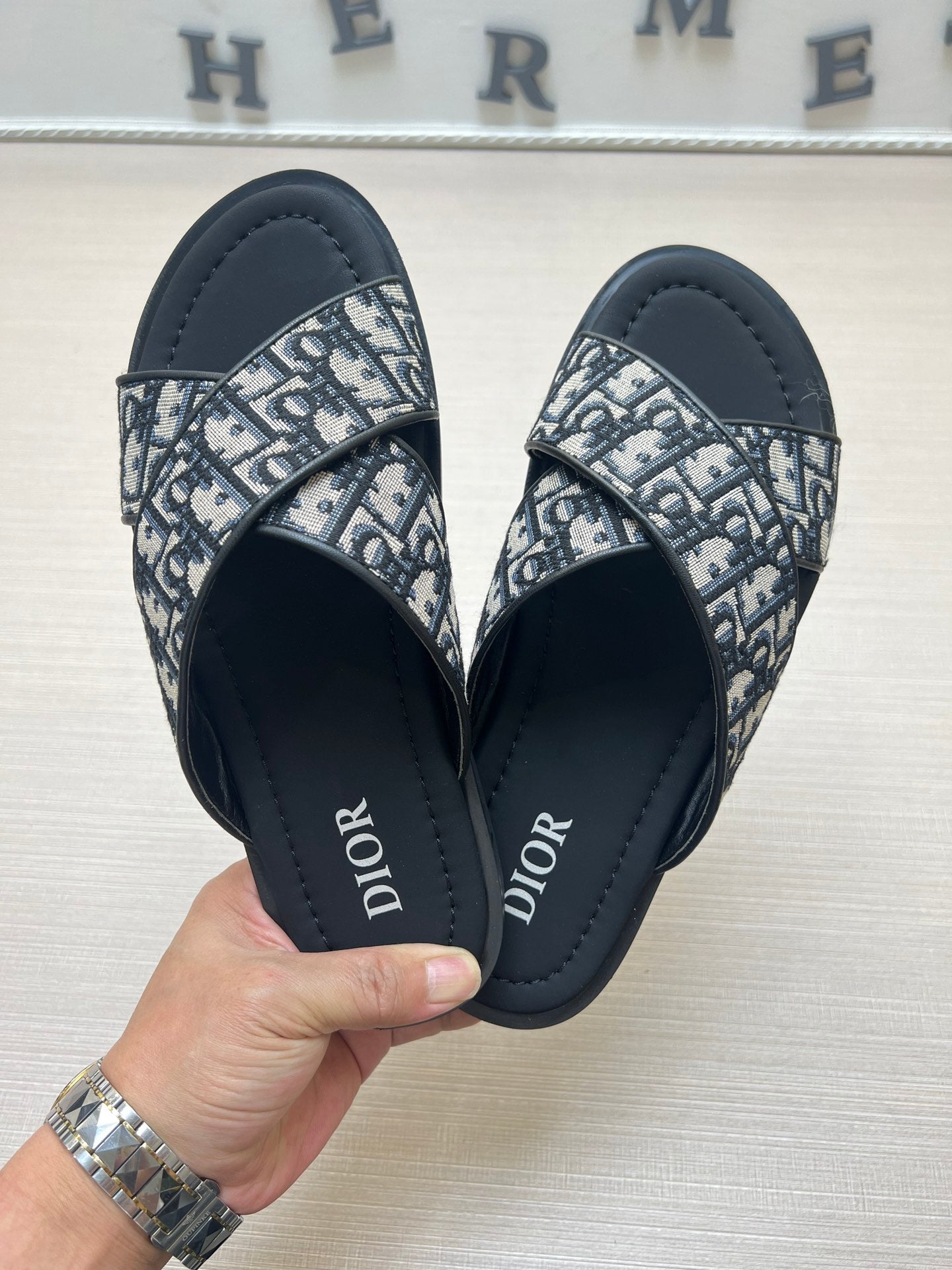 54D79ZDE Stylish slippers