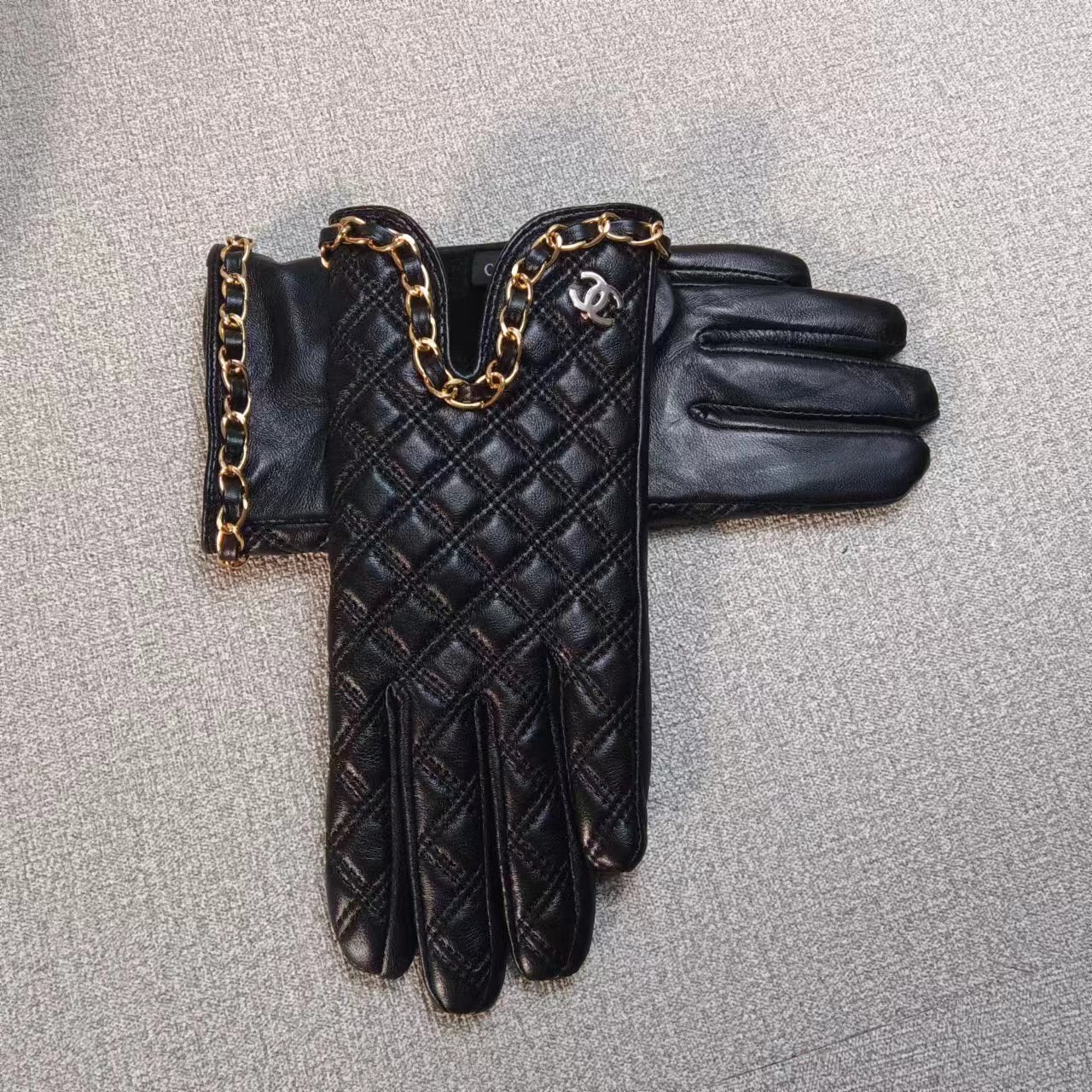 24C92SDE Stylish gloves