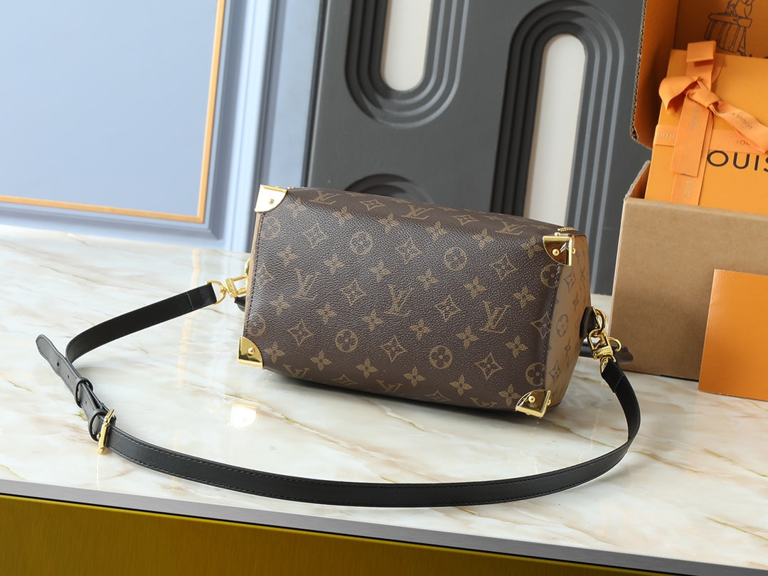 15RE52BDE Stylish leather bag
