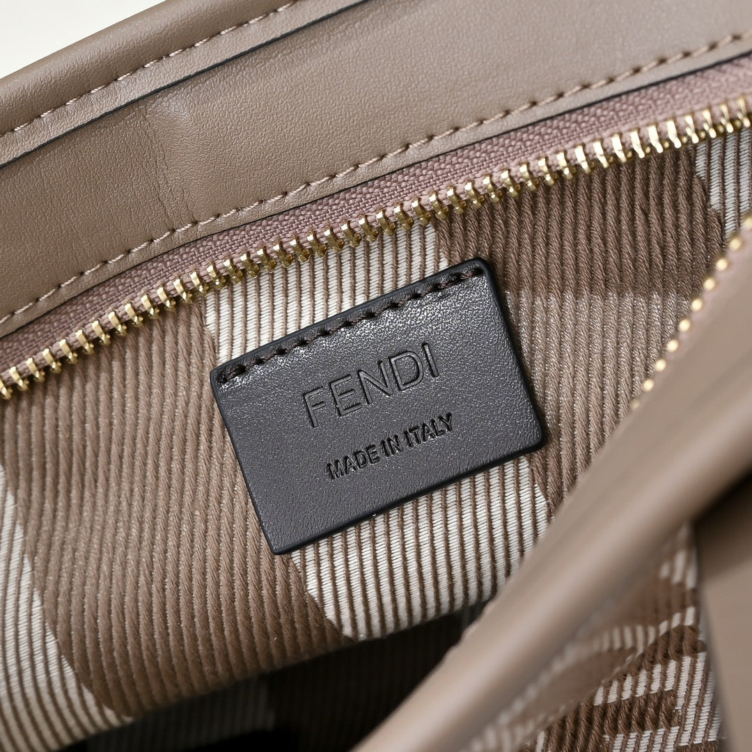 15RF7BDE Stylish leather bag