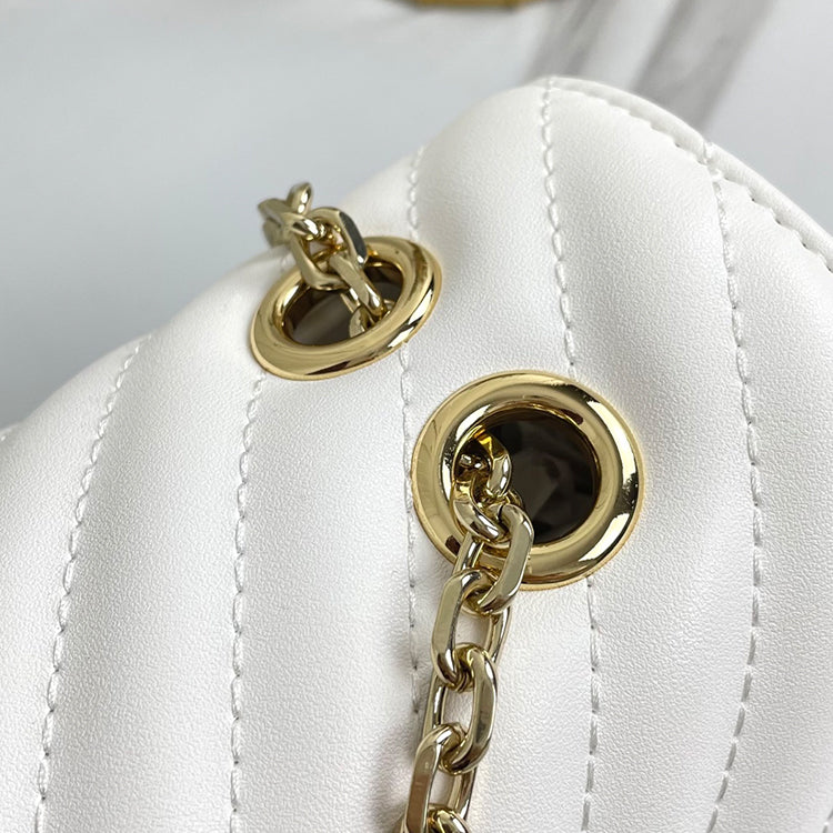 AE028BDE Stylish leather bag