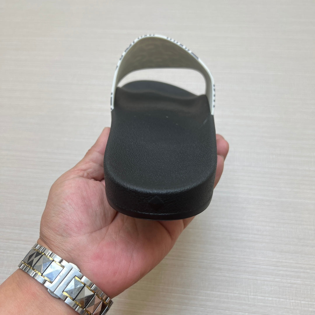 54M45ZDE Stylish slippers