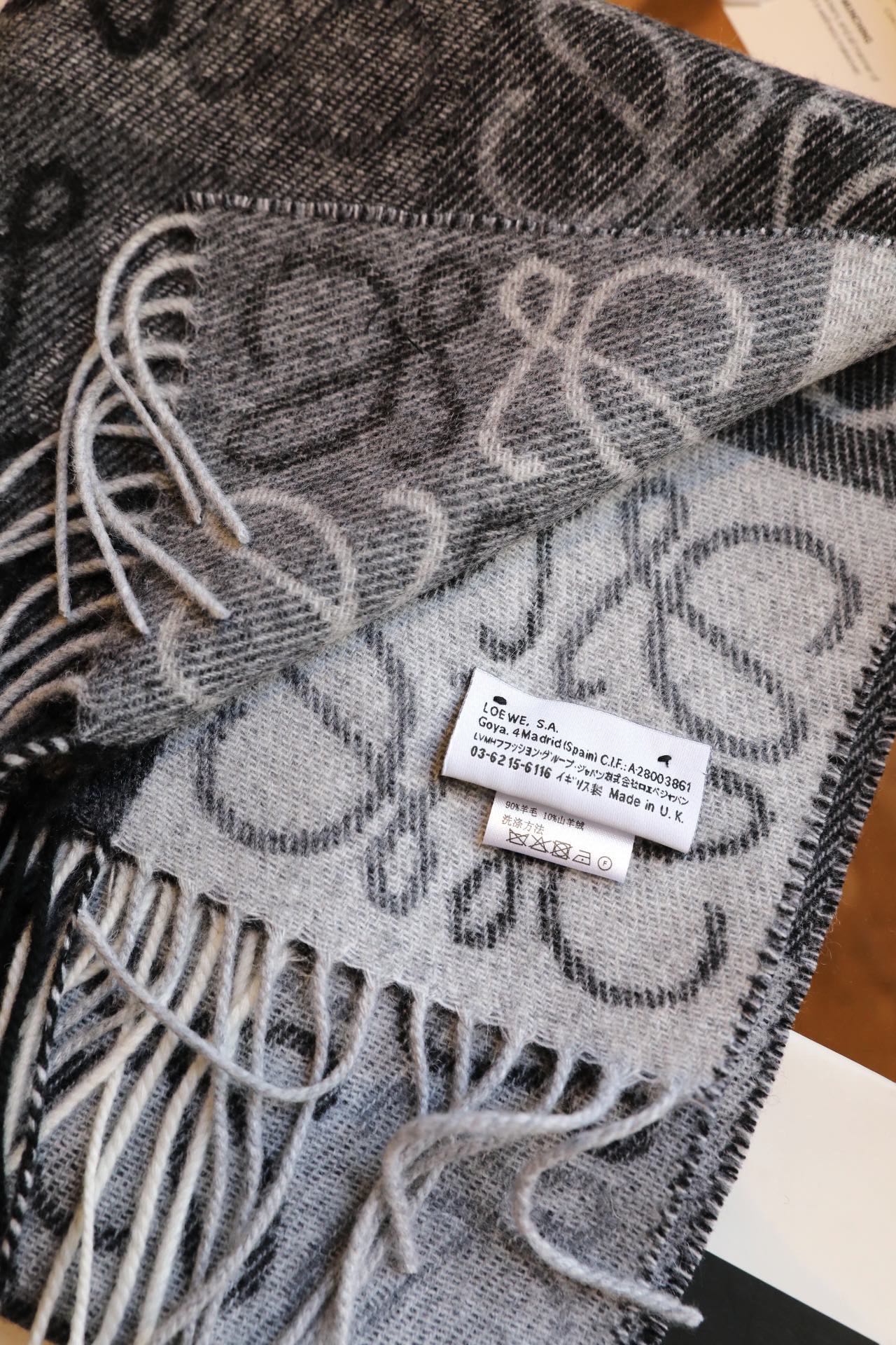 175RA13WDE Stylish Winter Scarves