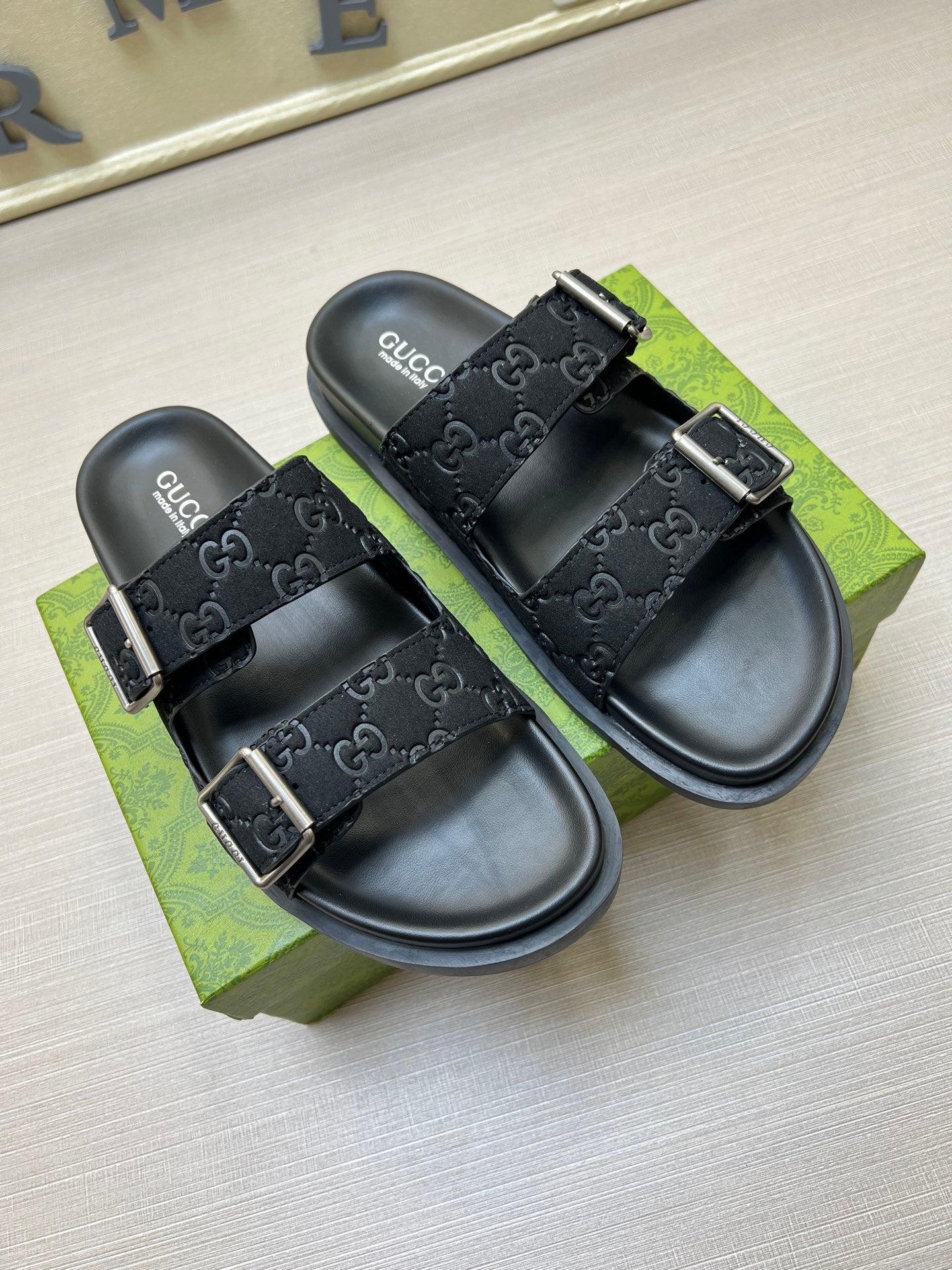 5QB15ZDE Stylish Slippers