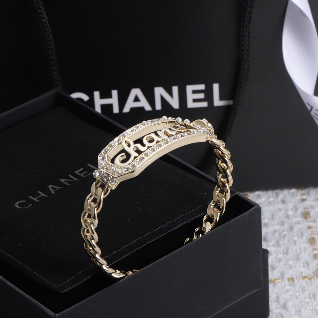 1YC17KDE Stylish Bracelets