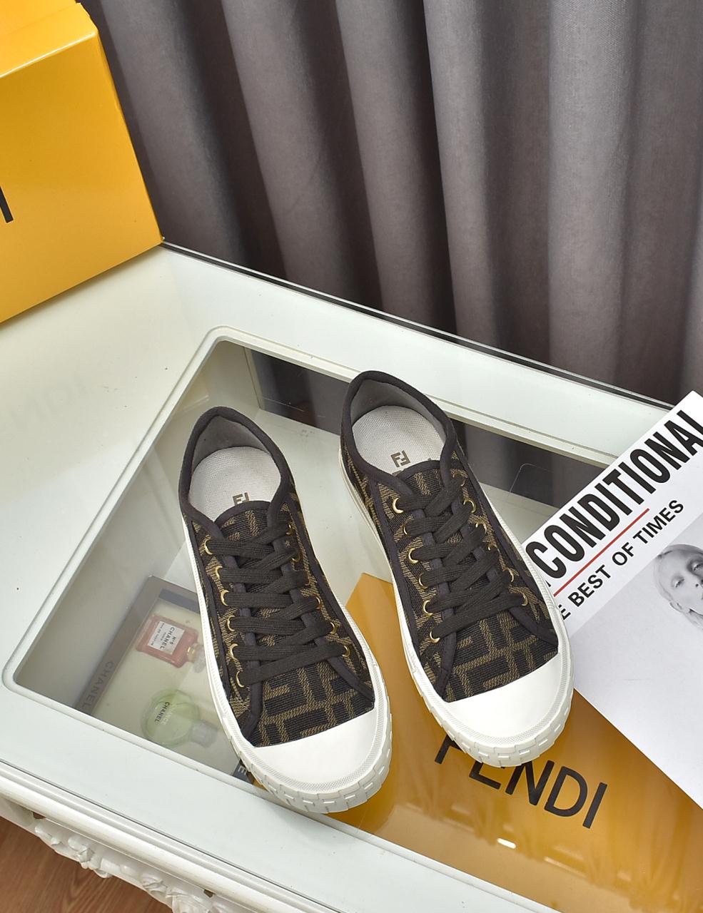 JYF2ZDE Stylish Sneakers