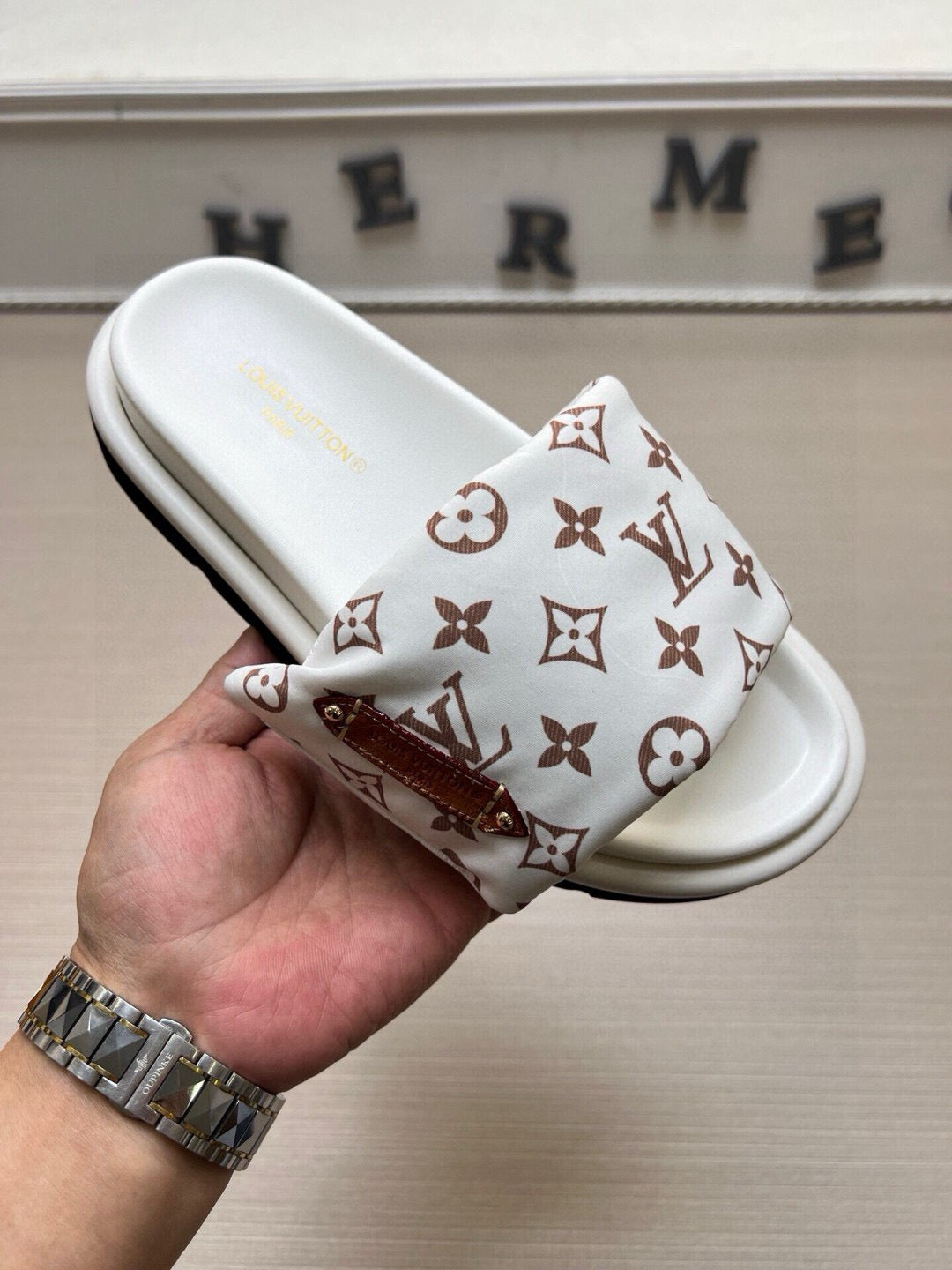 5QE9ZDE Stylish Slippers