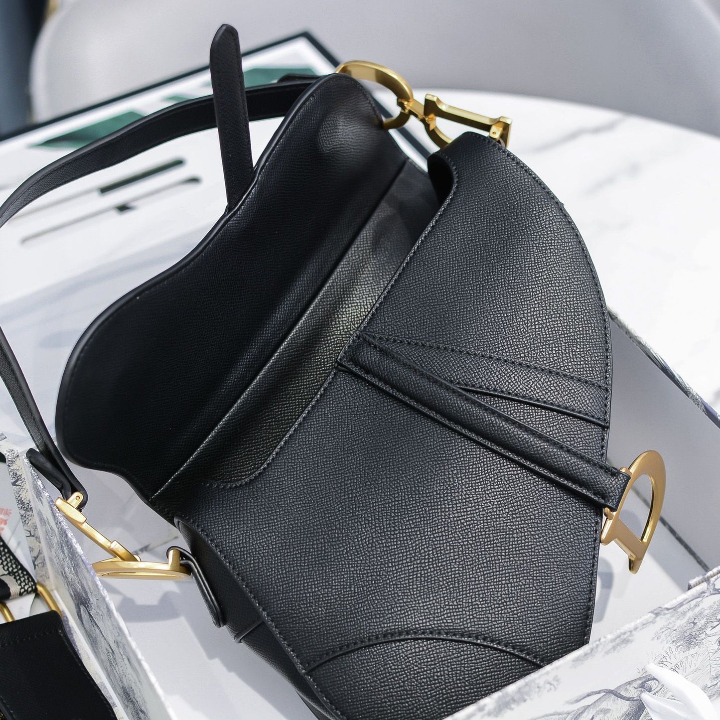 5E15BDE Stylish leather bag
