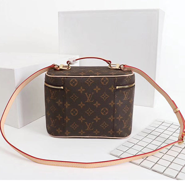 1E104BDE Stylish leather bag