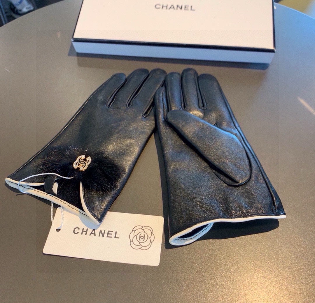 14C15SDE Stylish sheepskin gloves