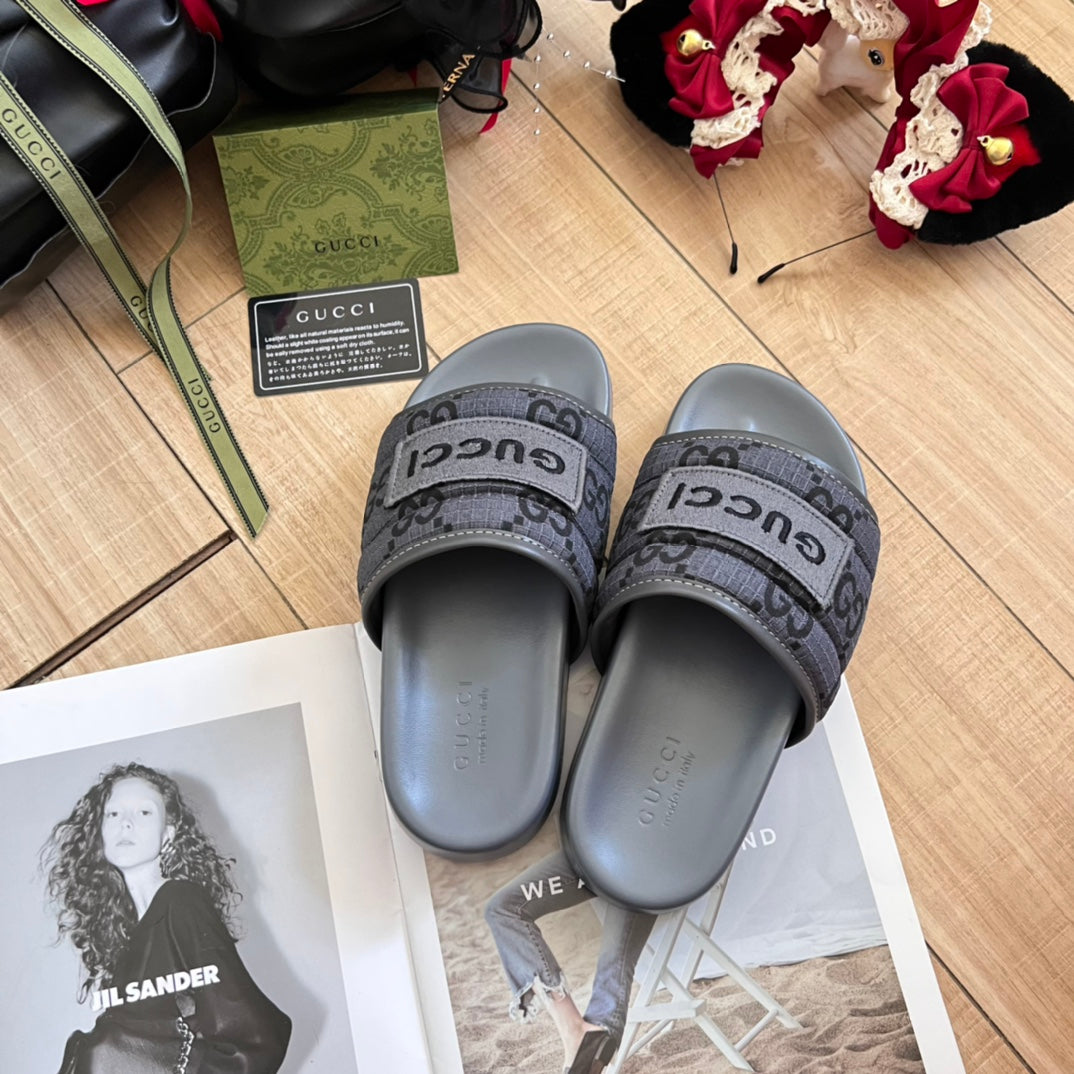 14B84ZDE Stylish Slippers
