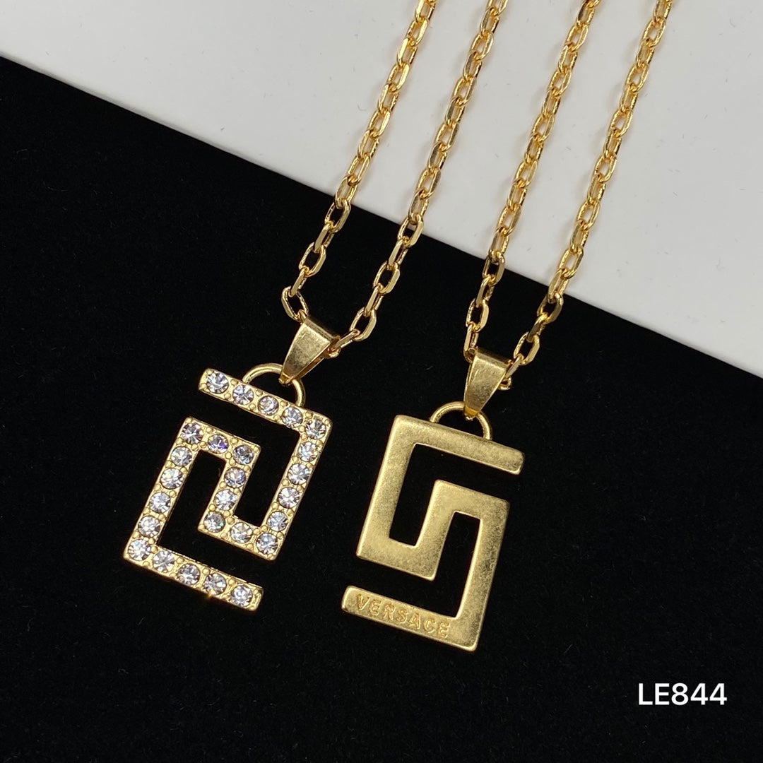 175RV67XDE Stylish Necklace