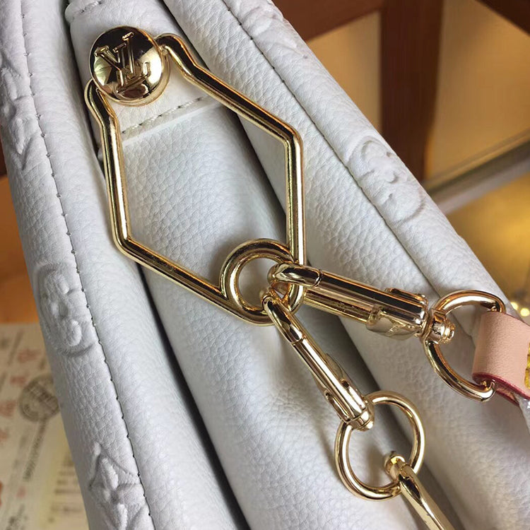 2E42BDE Stylish leather bag