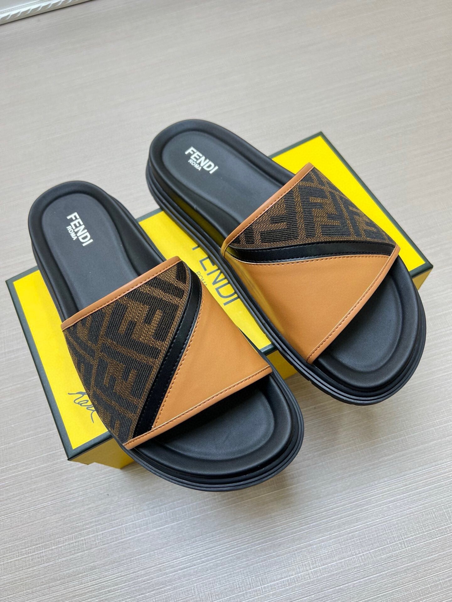 5LF223ZDE Stylish Slippers