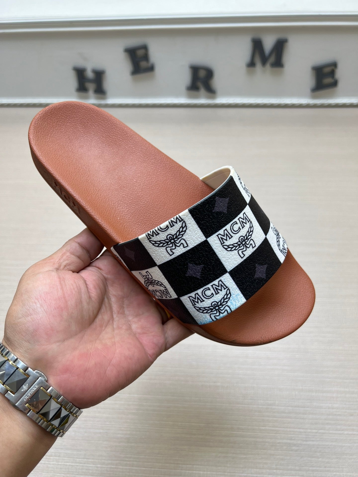 54M44ZDE Stylish slippers