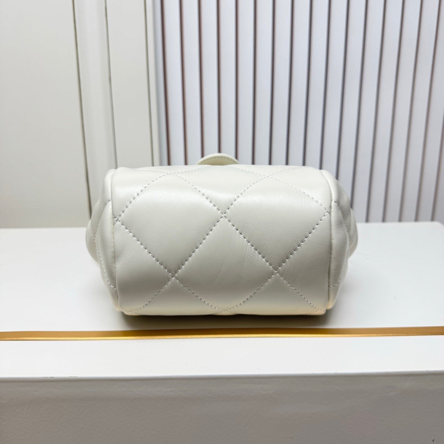 15RC49BDE Stylish leather bag