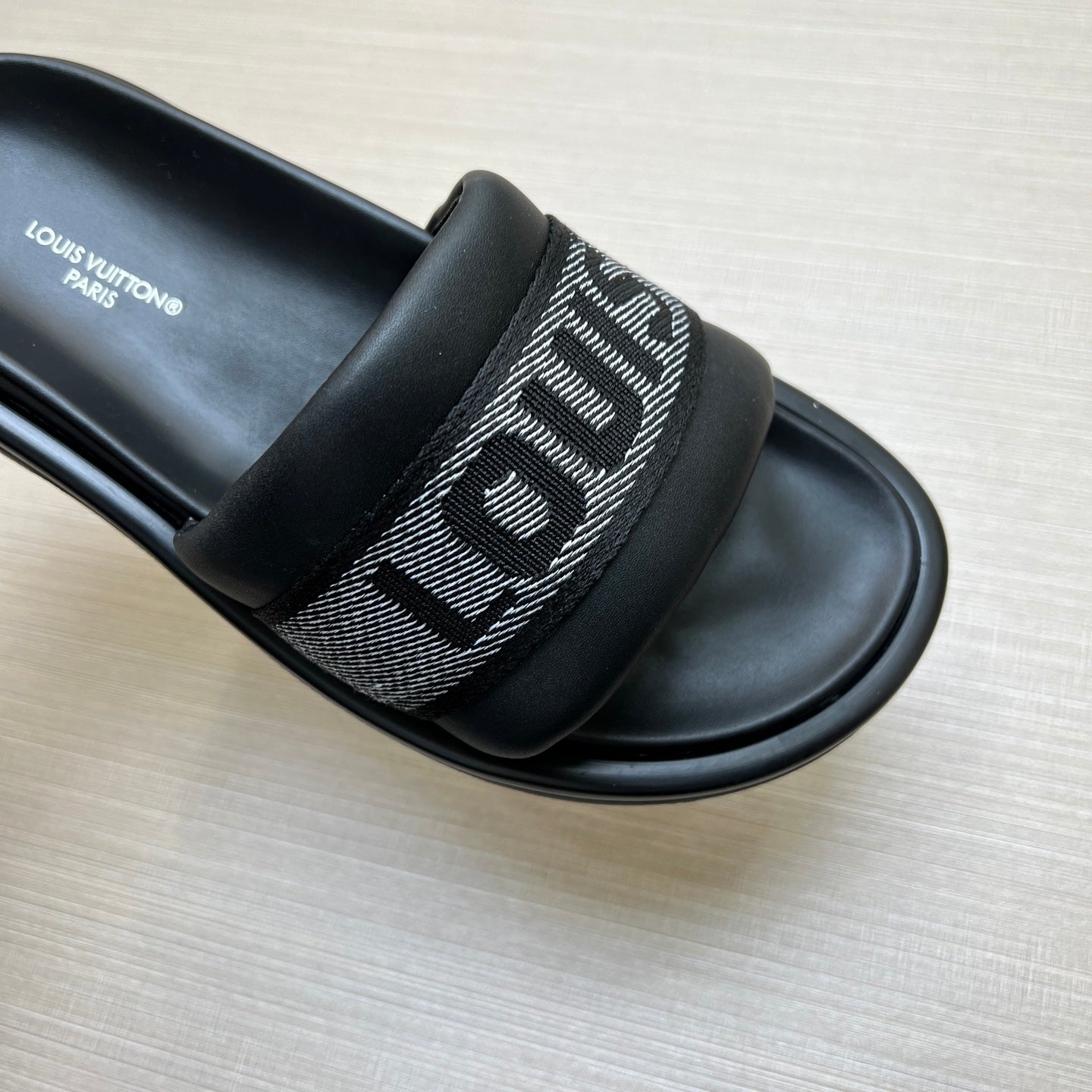 535ZE298ZDE Stylish Slippers