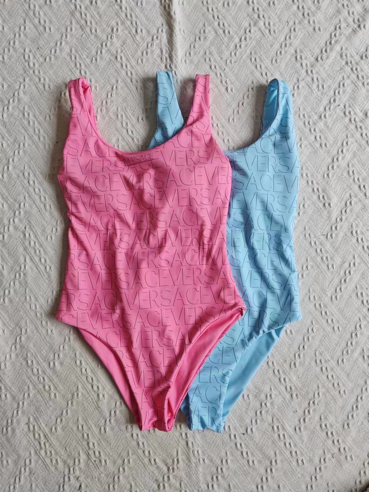 14V81YDE Stylish Bikini swimsuit