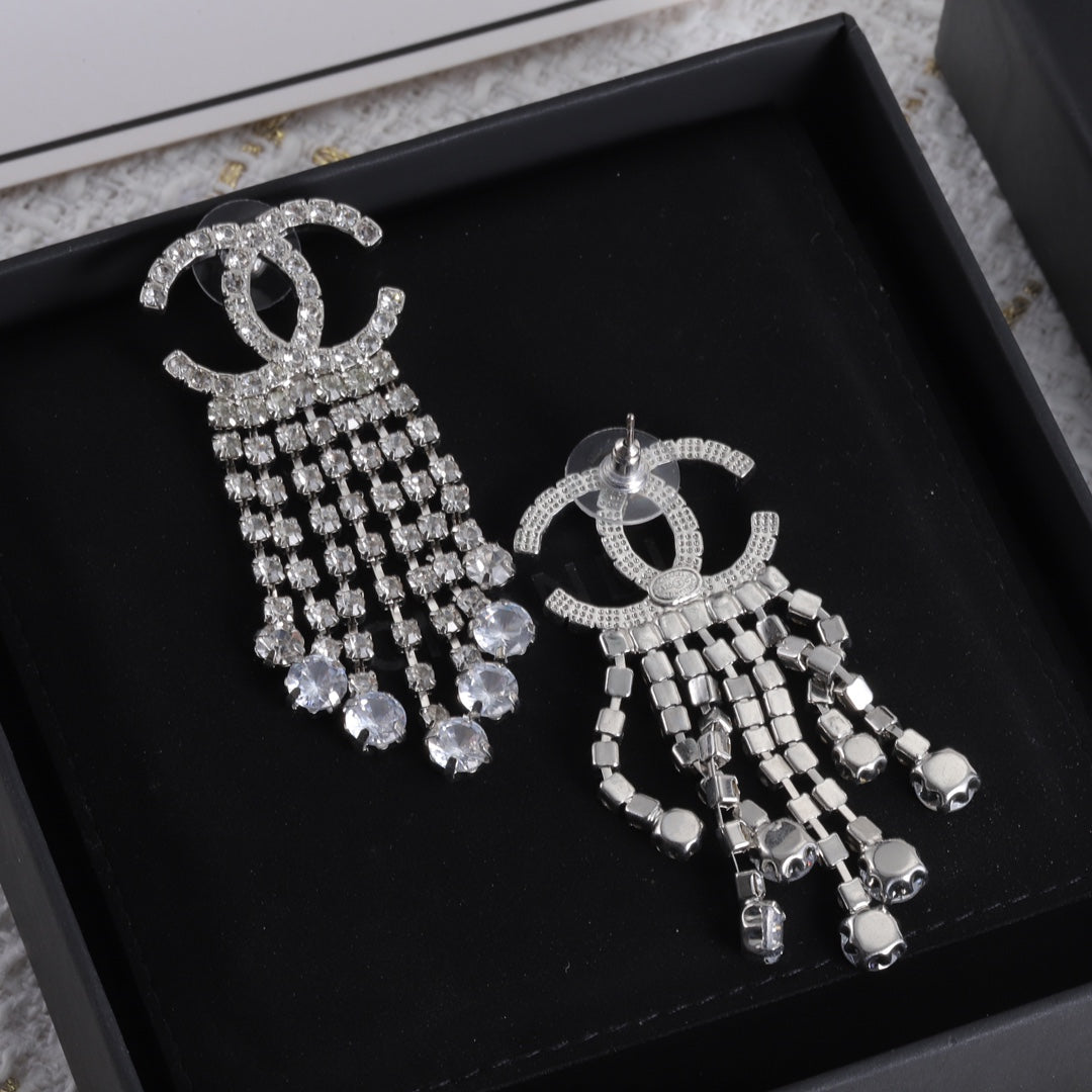 14C505EDE Stylish Earrings