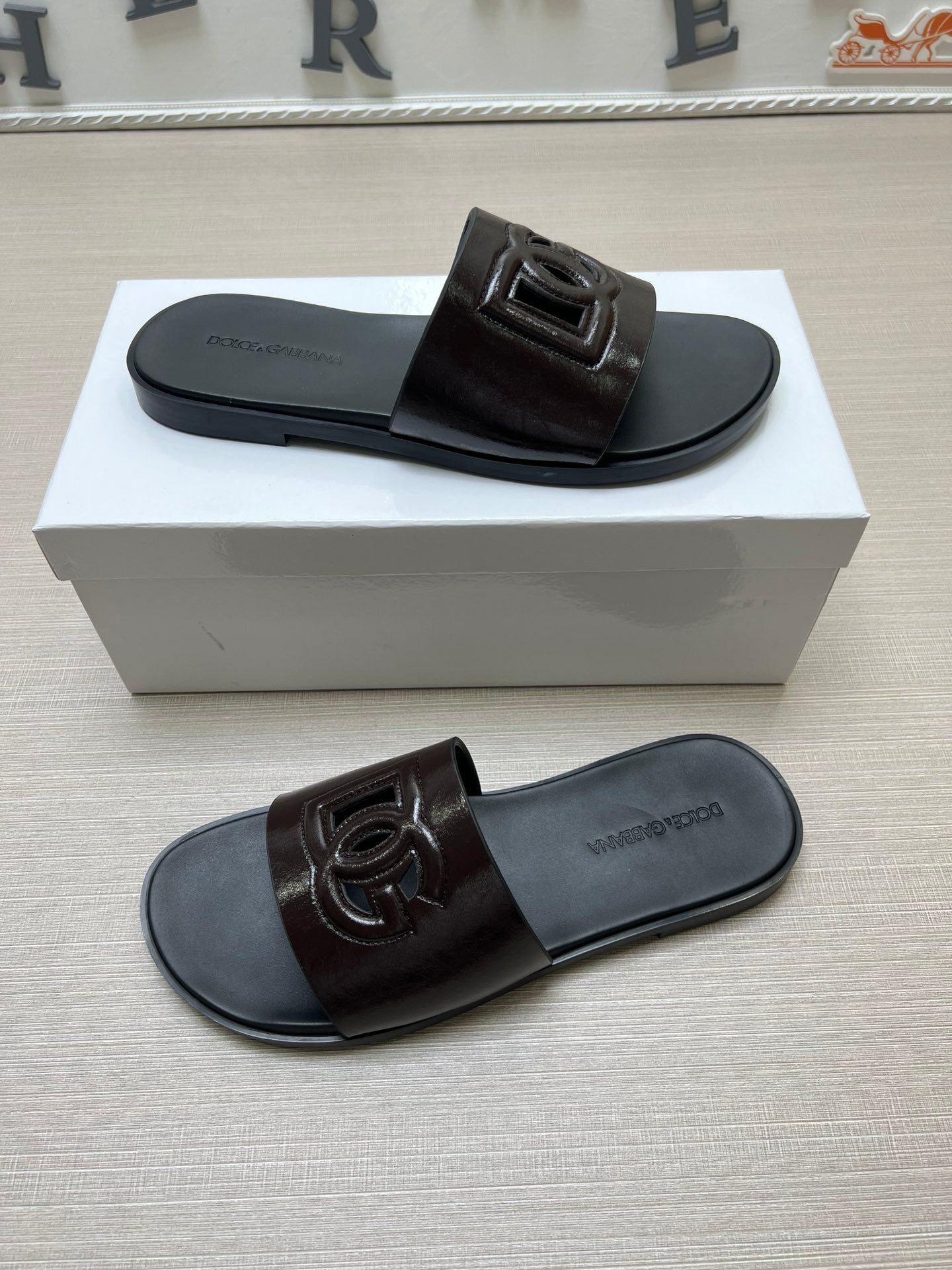 54A64ZDE Stylish slippers