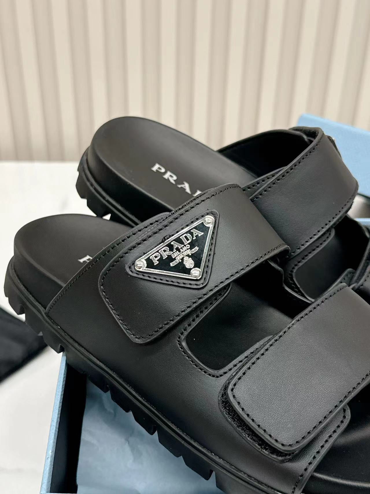 14PD26ZDE Stylish sandals