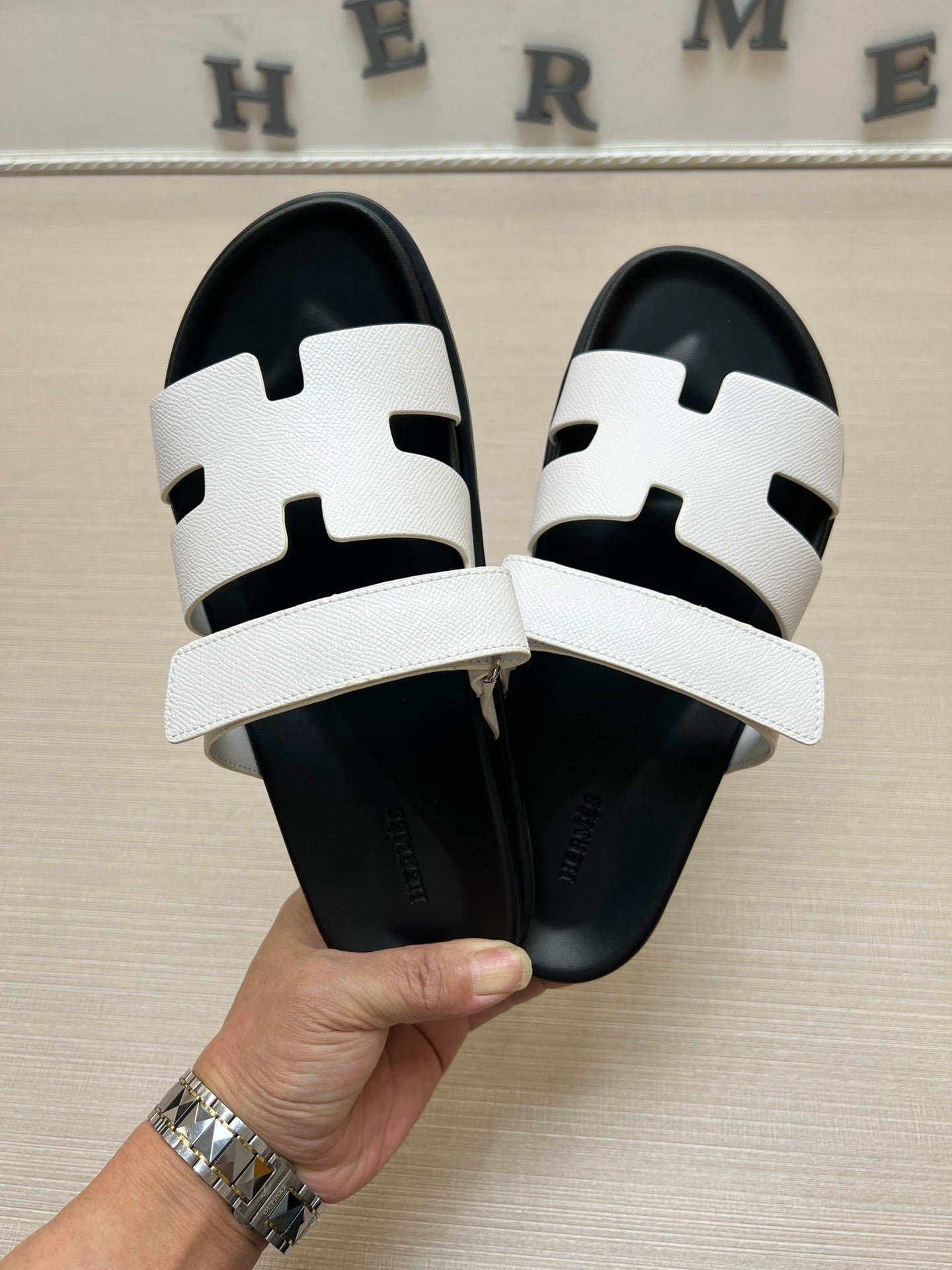 54H1ZDE Stylish slippers