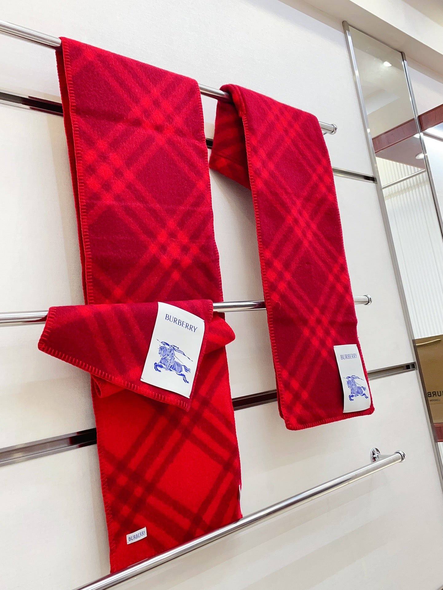 185ZR5WDE Stylish Winter Scarves