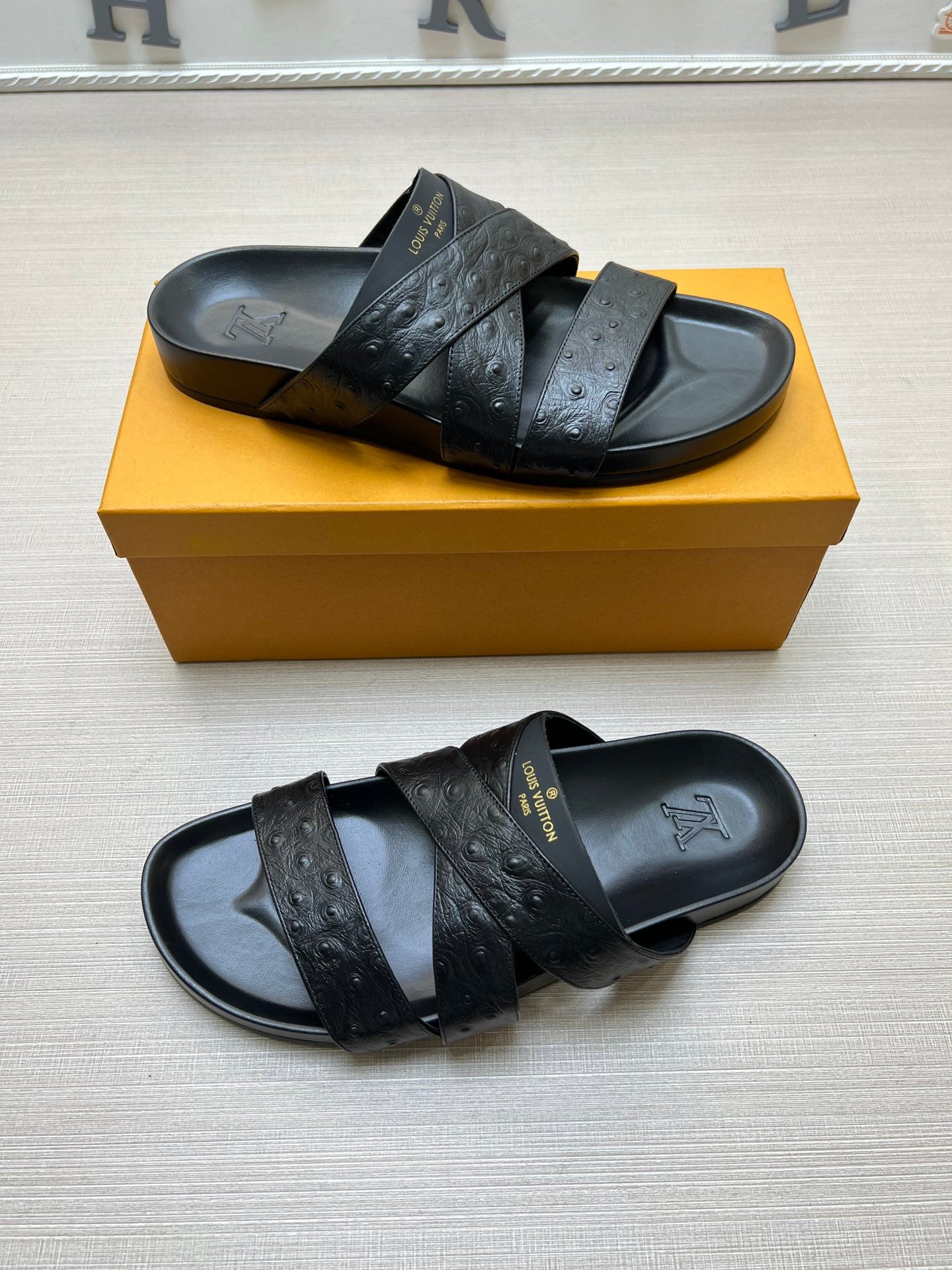 54E89ZDE Stylish slippers