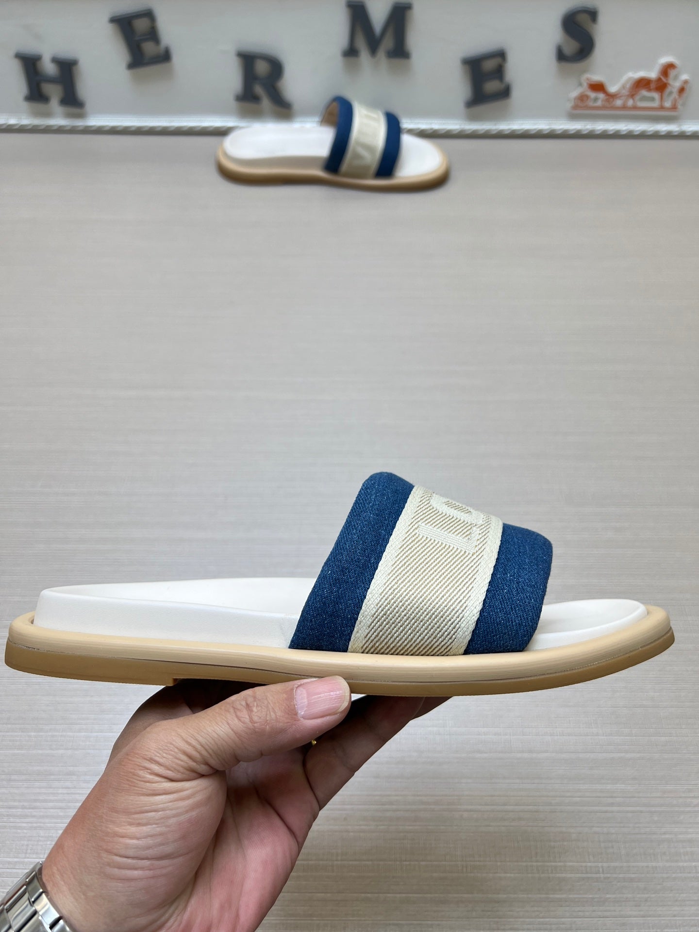 535ZE301ZDE Stylish Slippers