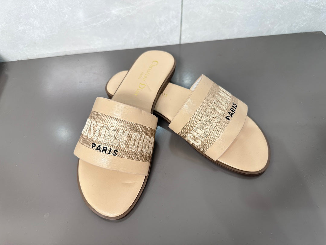 14D32ZDE Stylish slippers