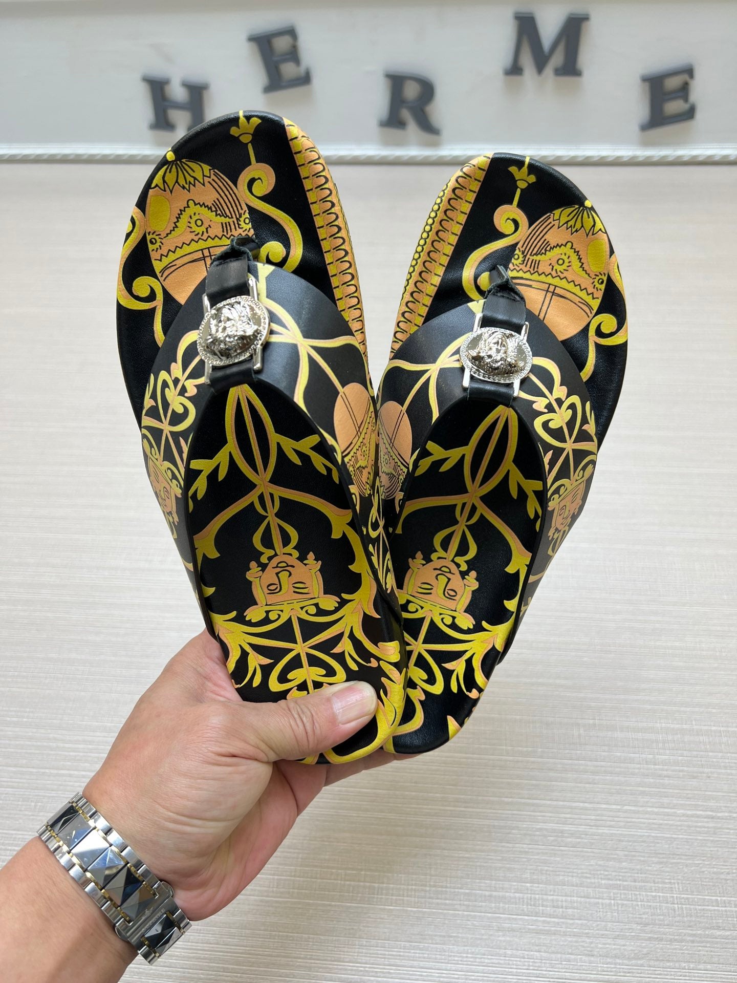 54V96ZDE Stylish slippers