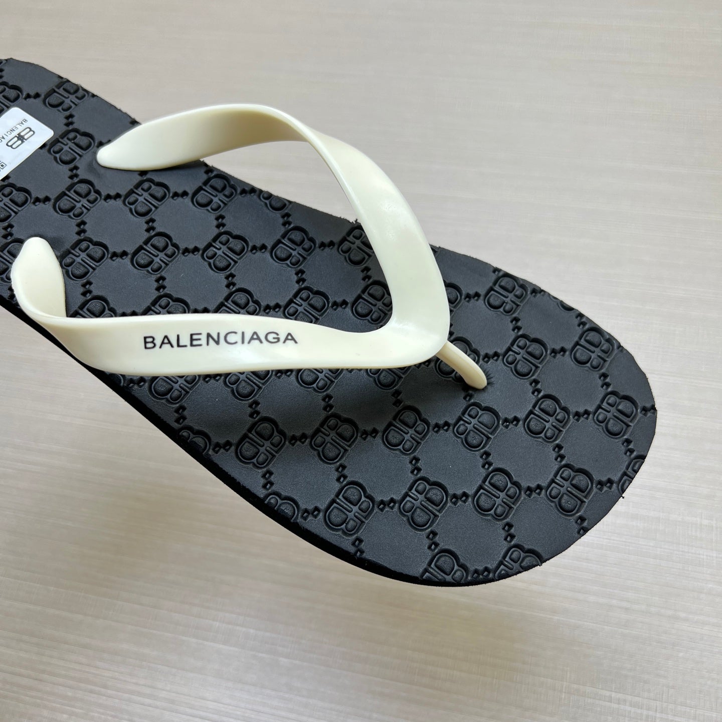 5QB16ZDE Stylish Slippers