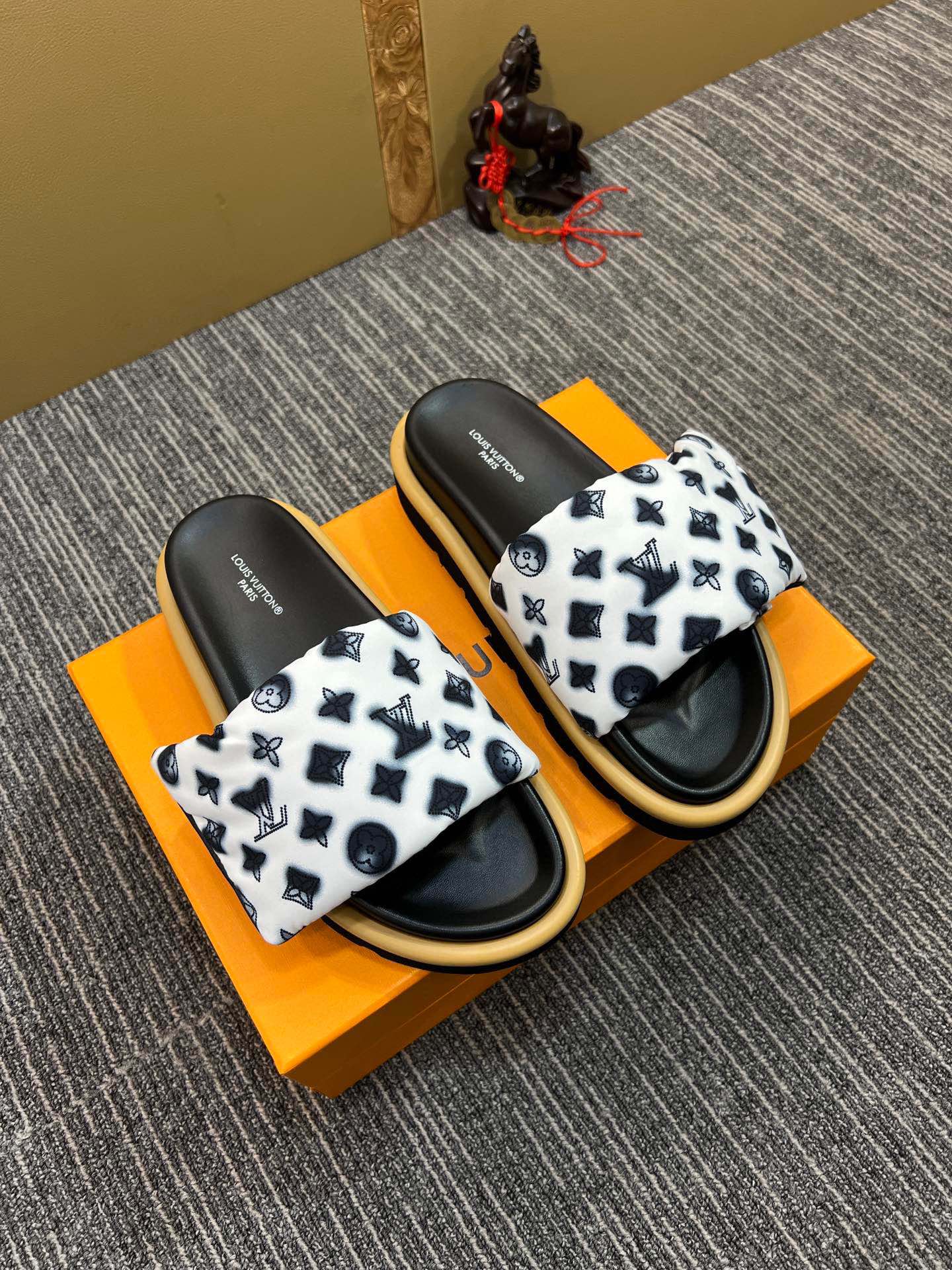 5XE118ZDE Stylish leather quality Slippers