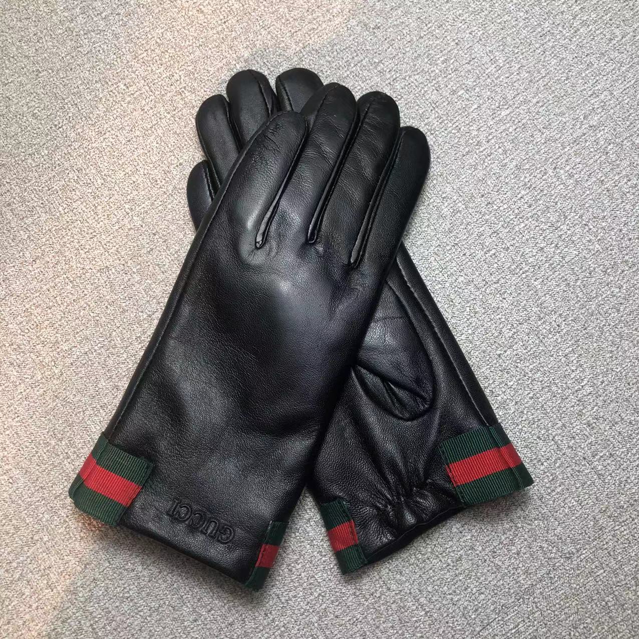 24B94SDE Stylish gloves