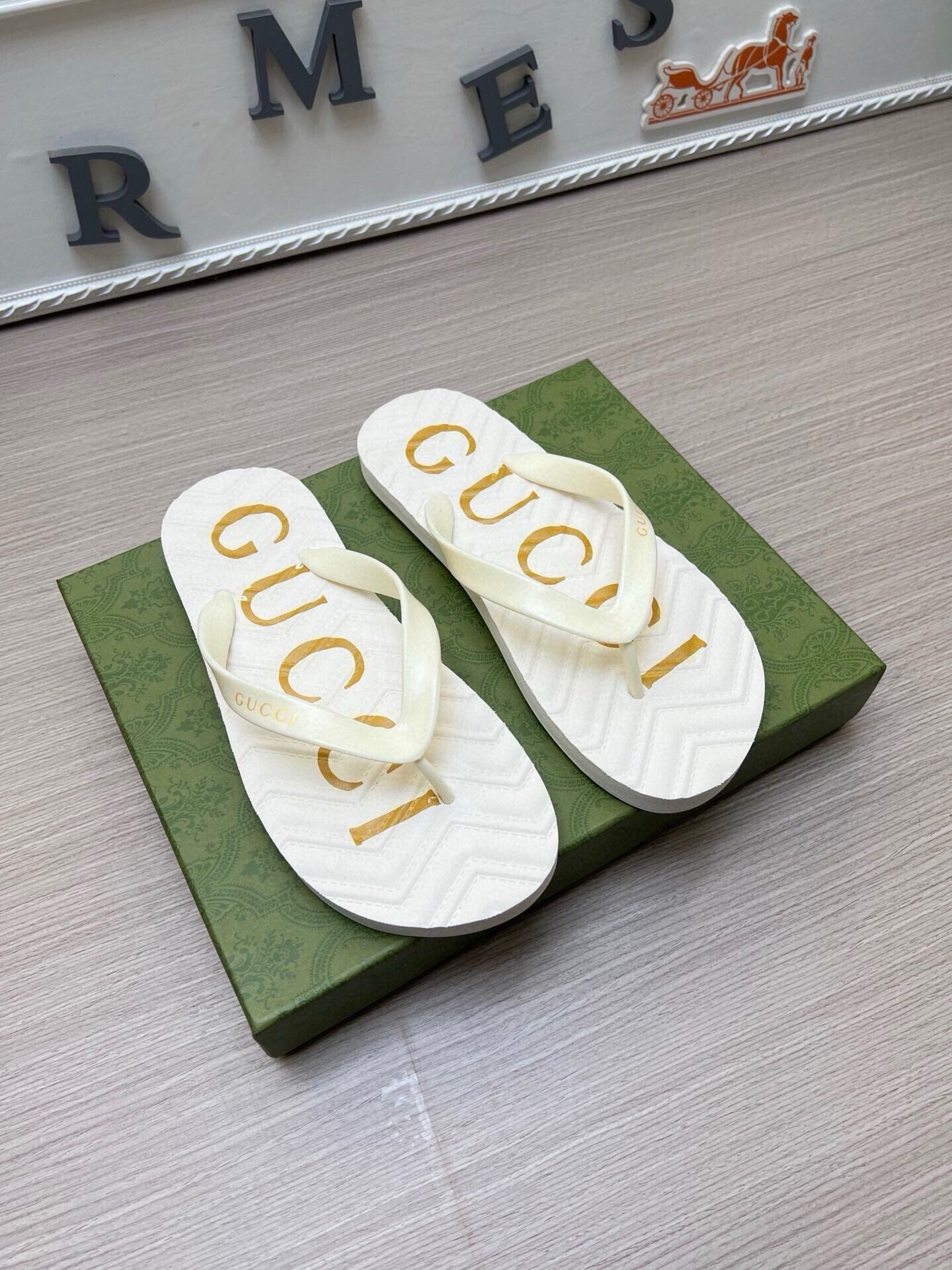 54B39ZDE Stylish slippers