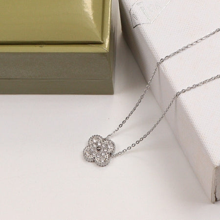 2VA11XDE Stylish necklaces both sides: one side is full of diamonds, and the other color