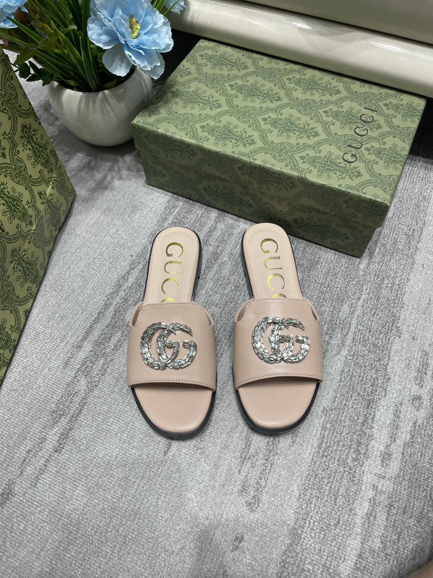 14B30ZDE Stylish slippers