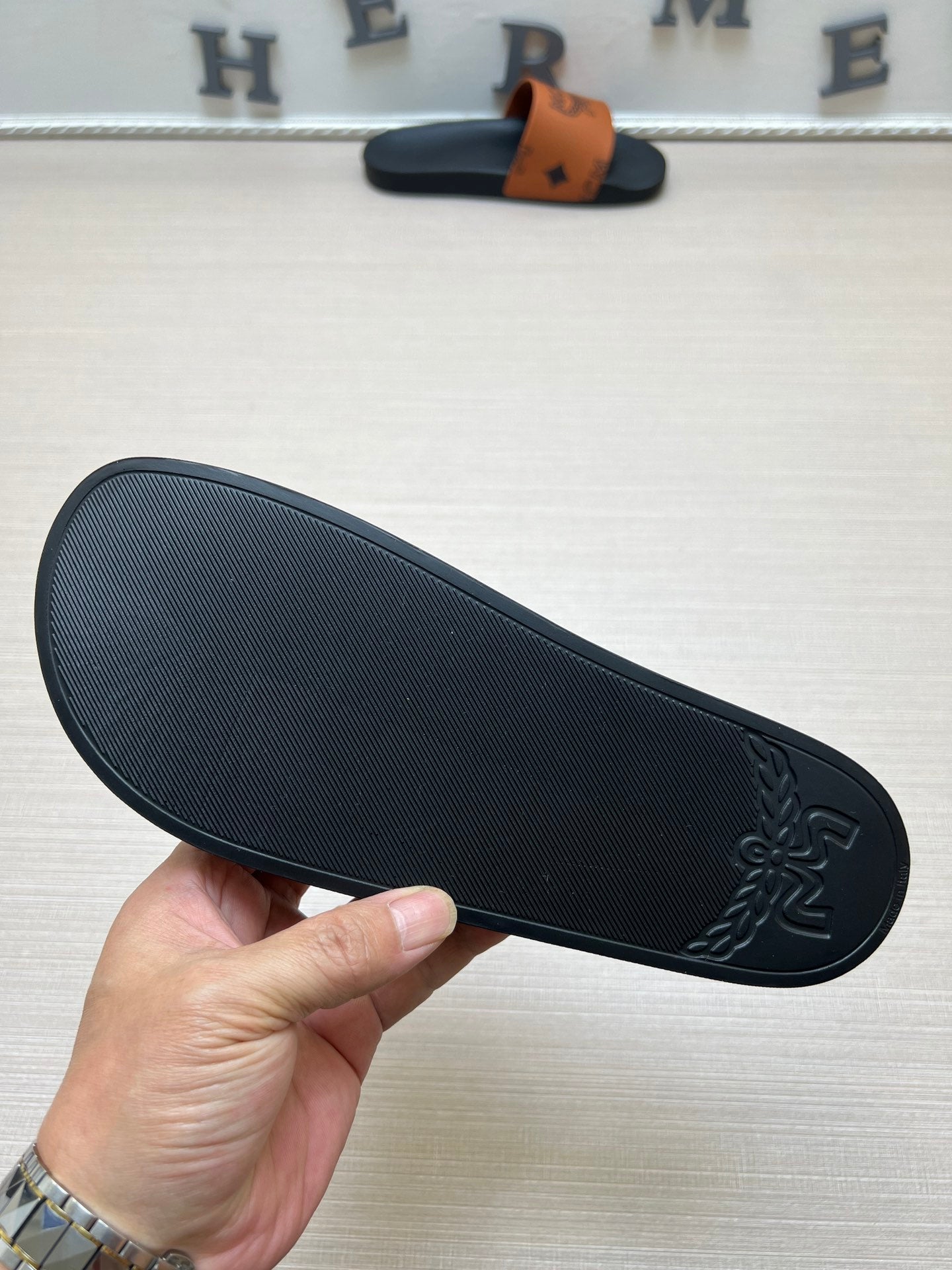 54M43ZDE Stylish slippers