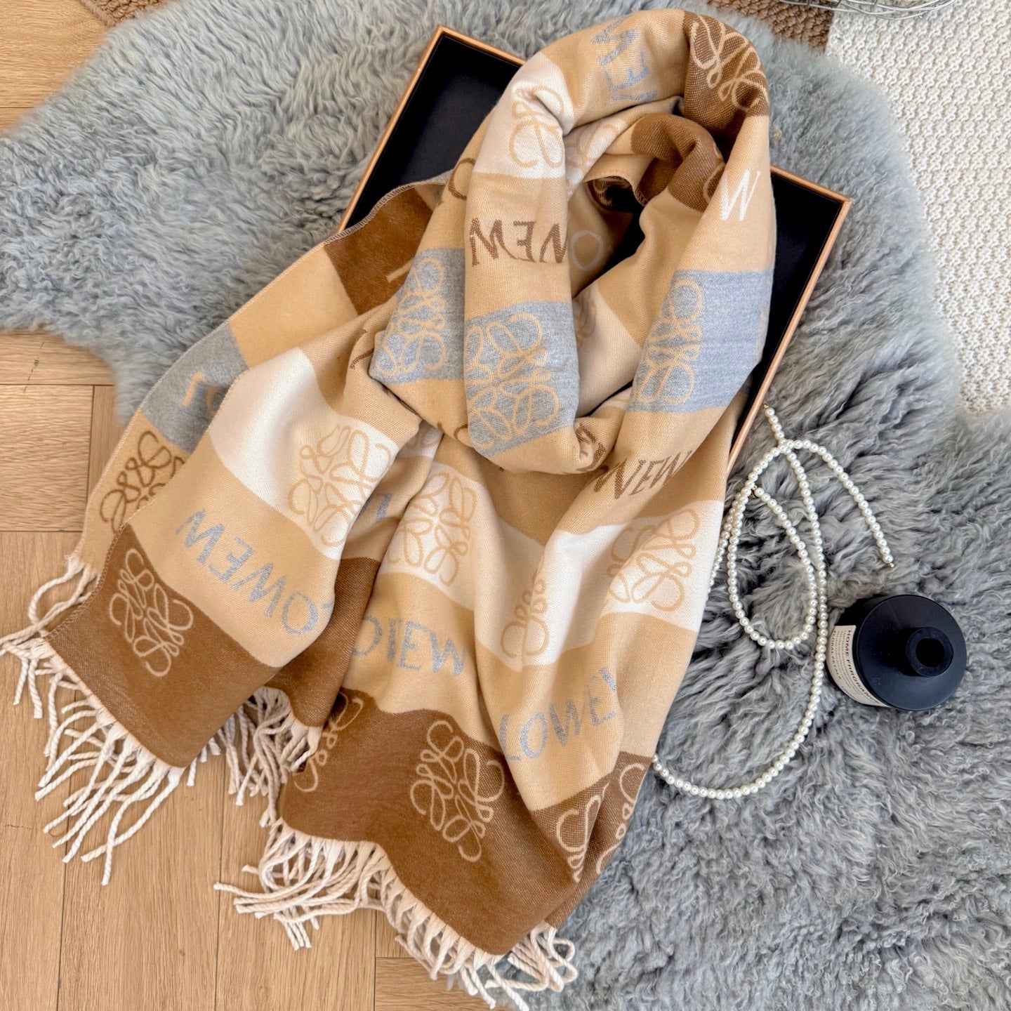 185ZA62WDE Stylish Winter Scarves