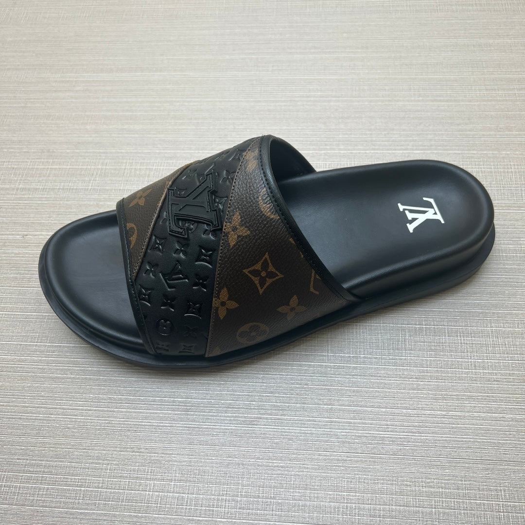 54E2ZDE Stylish slippers