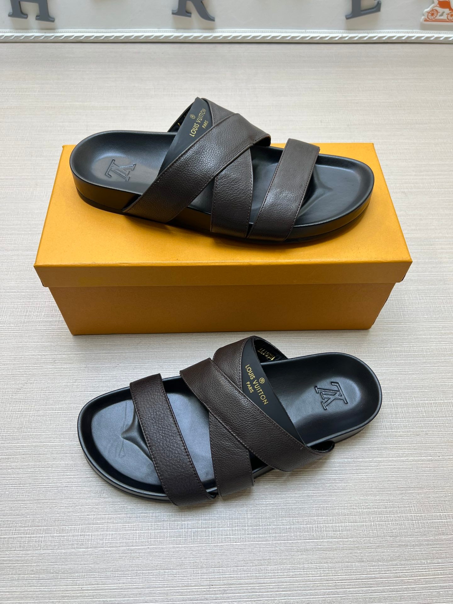 54E89ZDE Stylish slippers