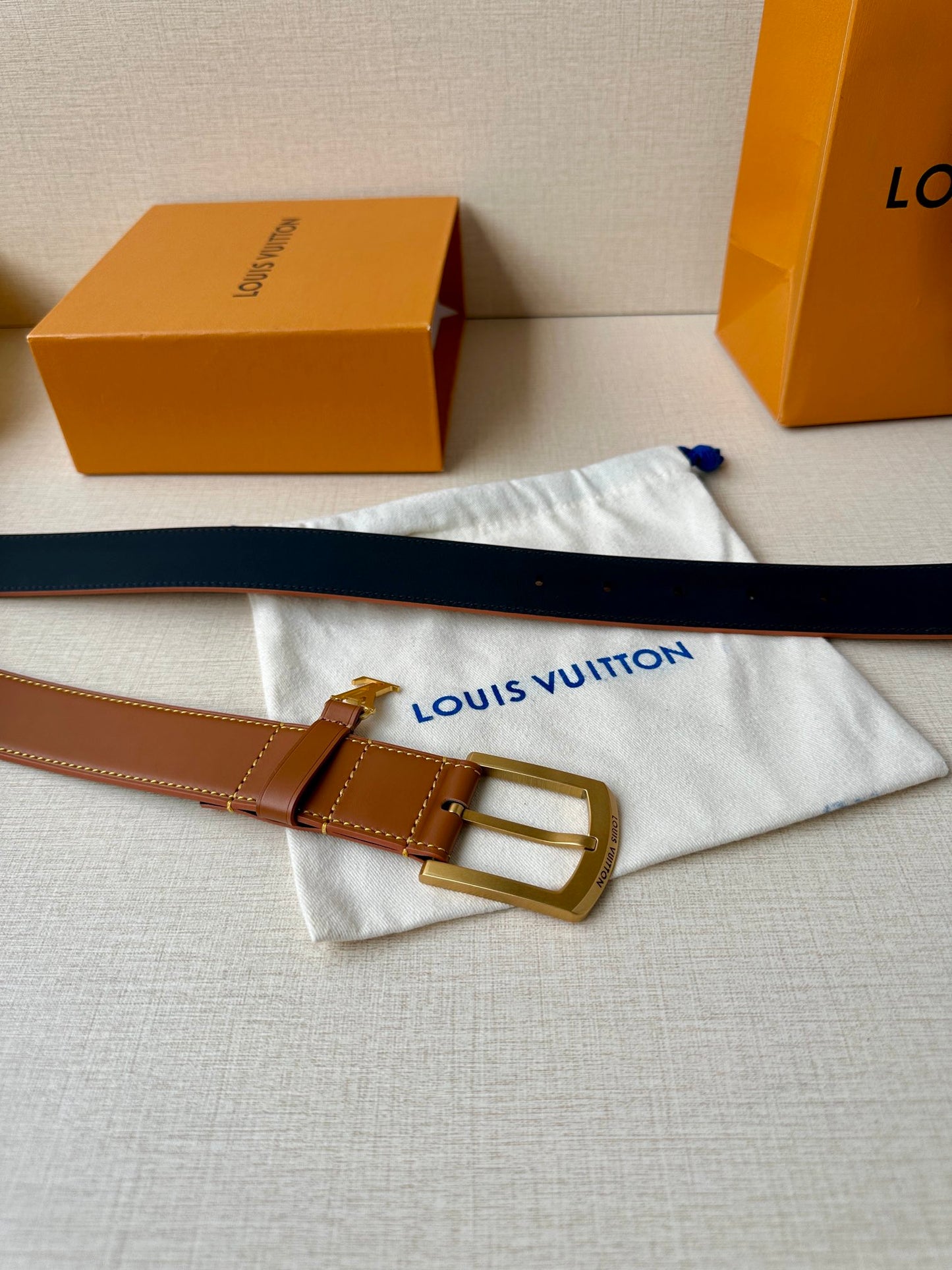 1WE160PDE Stylish High quality belt With full package