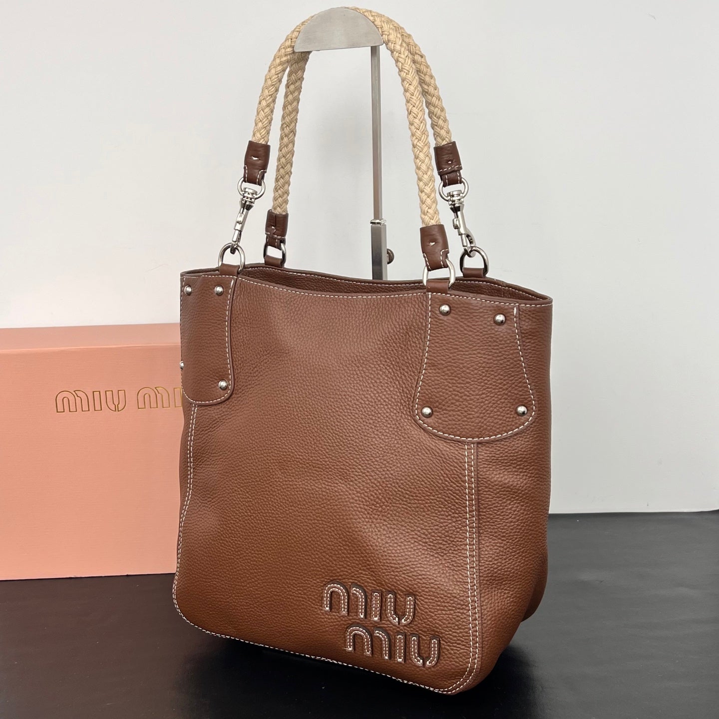 15RA3BDE Stylish leather bag