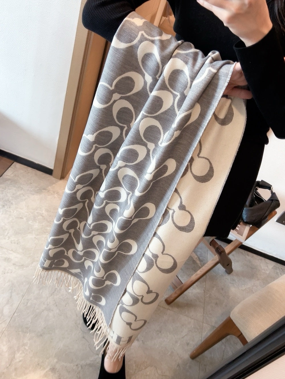 185ZA10WDE Stylish Winter Scarves