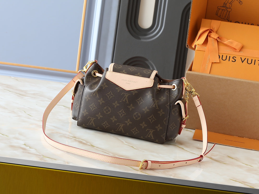 15RE18BDE Stylish leather bag
