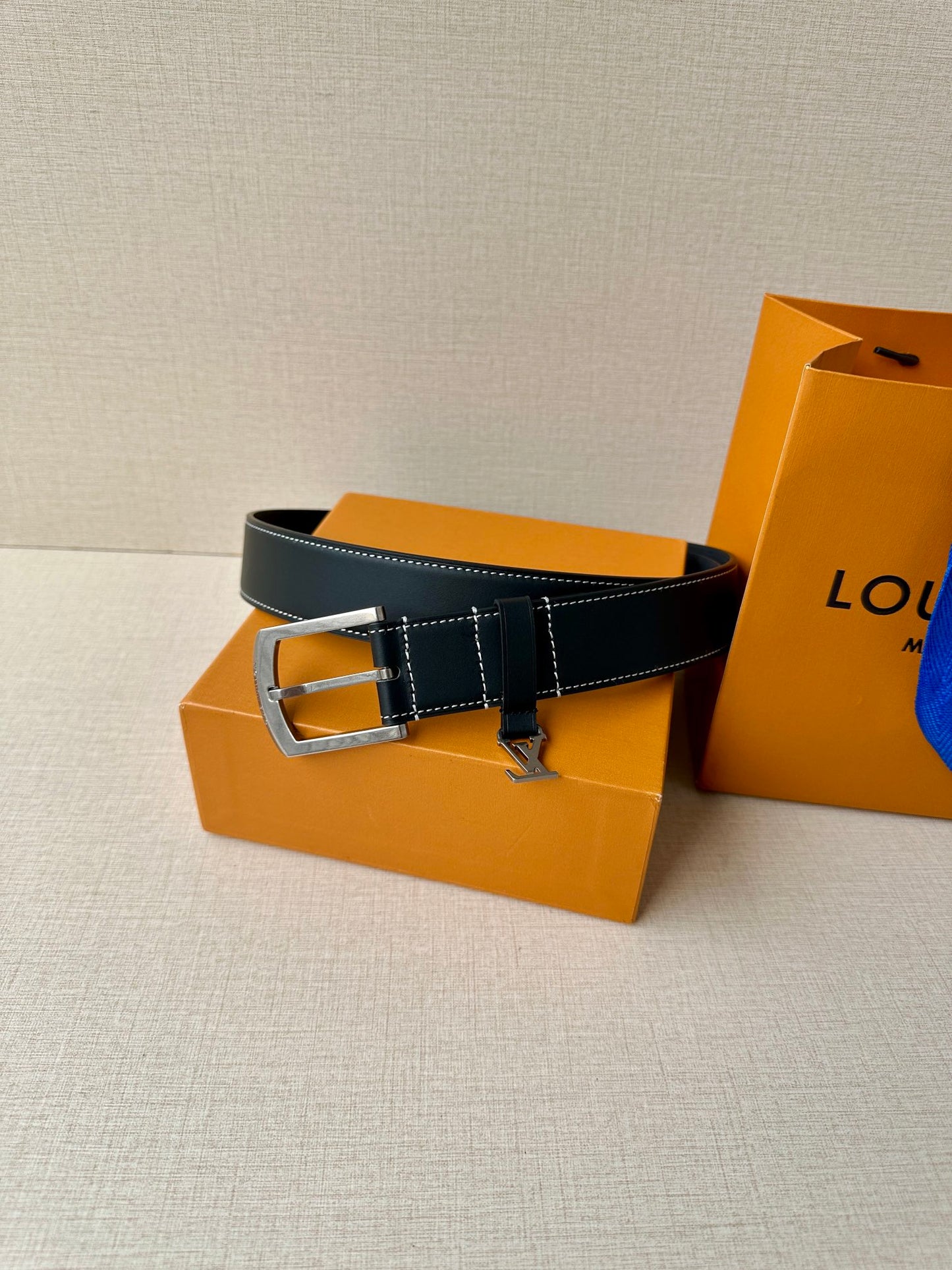 1WE161PDE Stylish High quality belt With full package