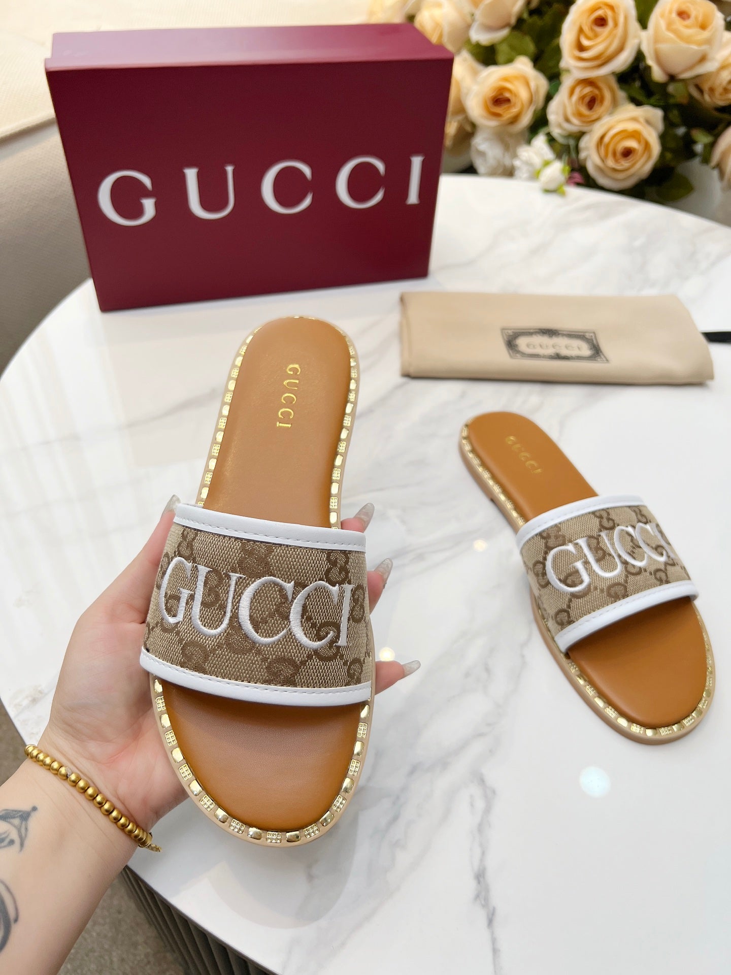 255QB29ZDE Stylish leather Slippers