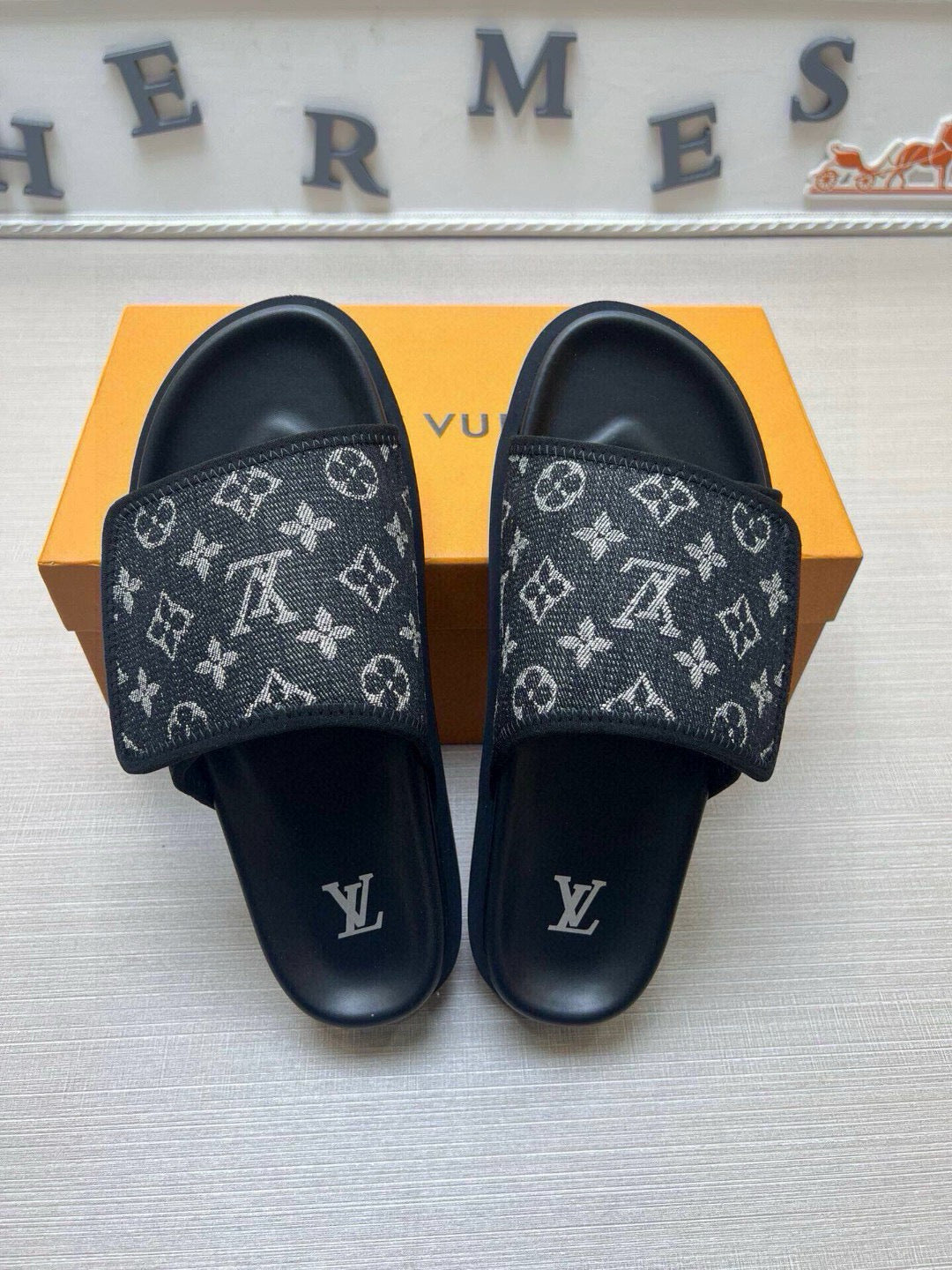 5QE2ZDE Stylish Slippers