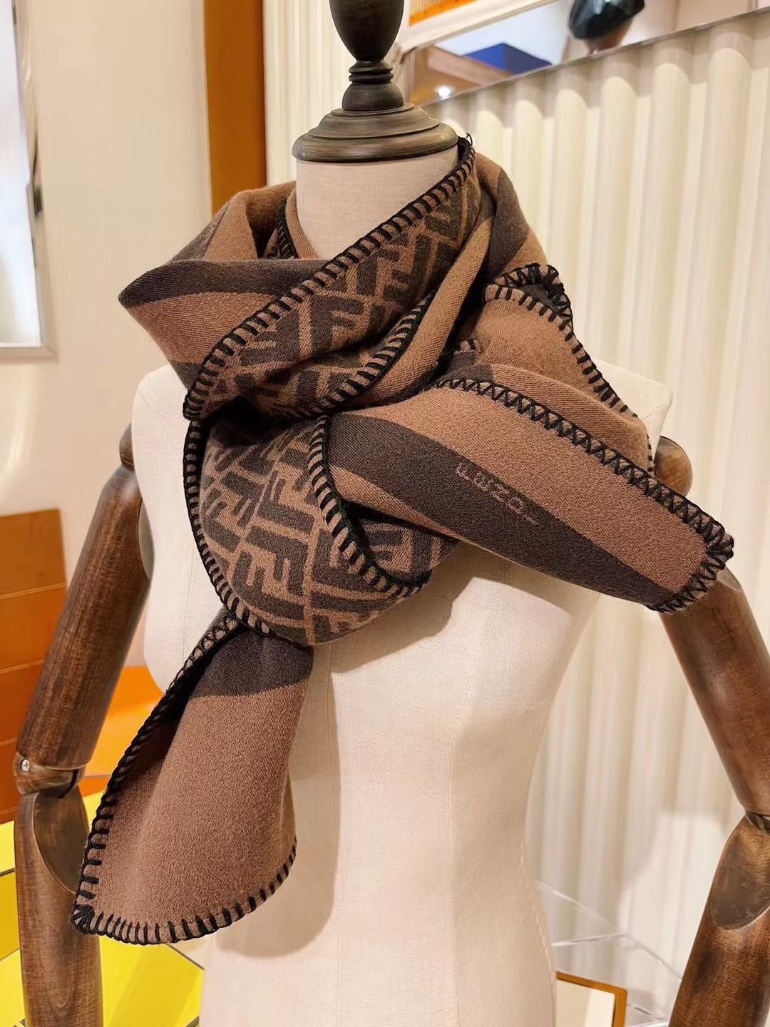 175RF17WDE Stylish Winter Scarves
